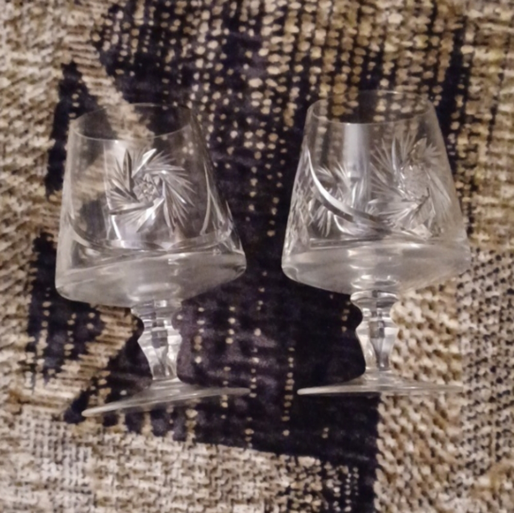 4/$80 Pinwheel Crystal Glassware - Set Of 2